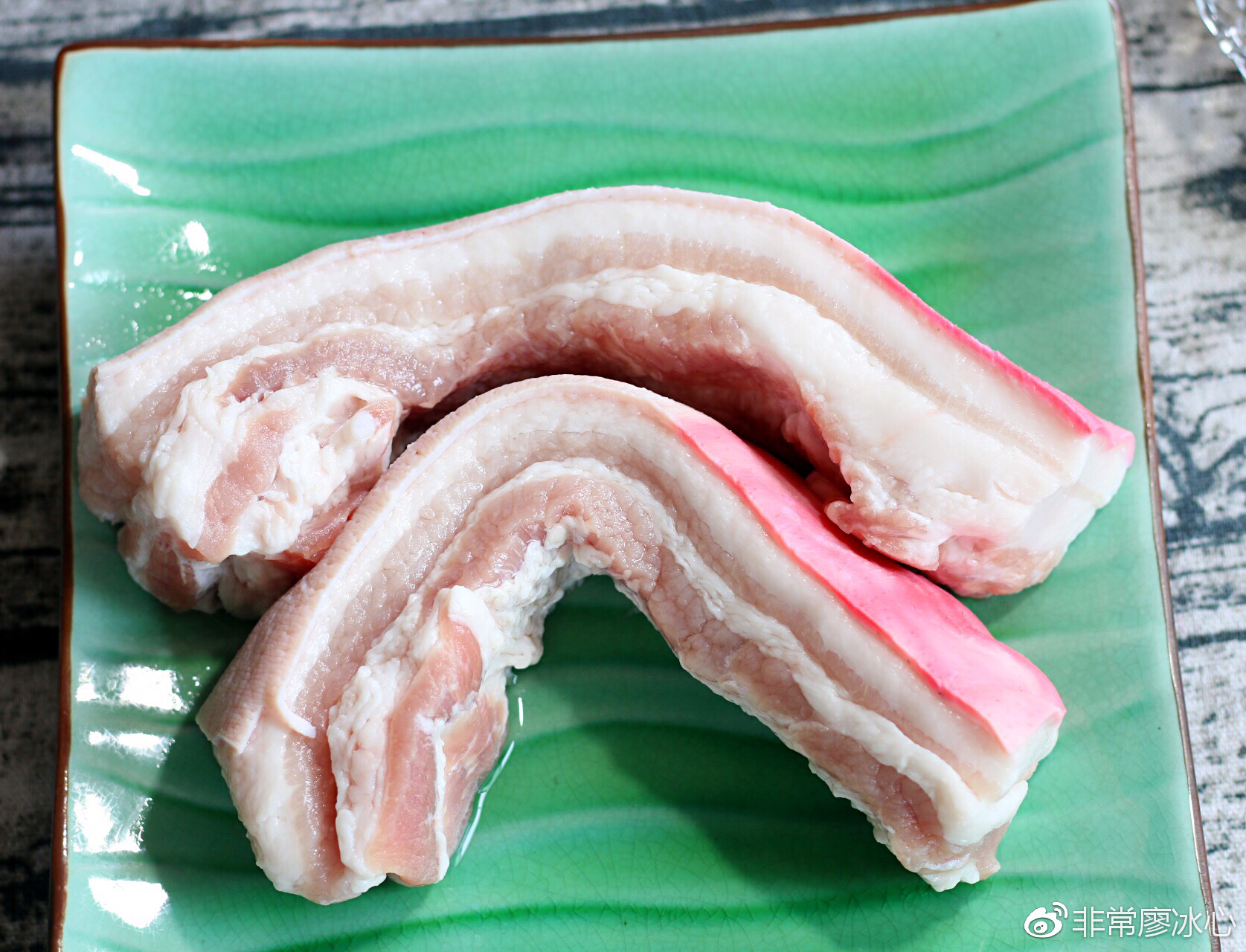 三层肉(五花肉)食材川味回锅肉制作流程回锅肉是一种烹调猪肉的四川