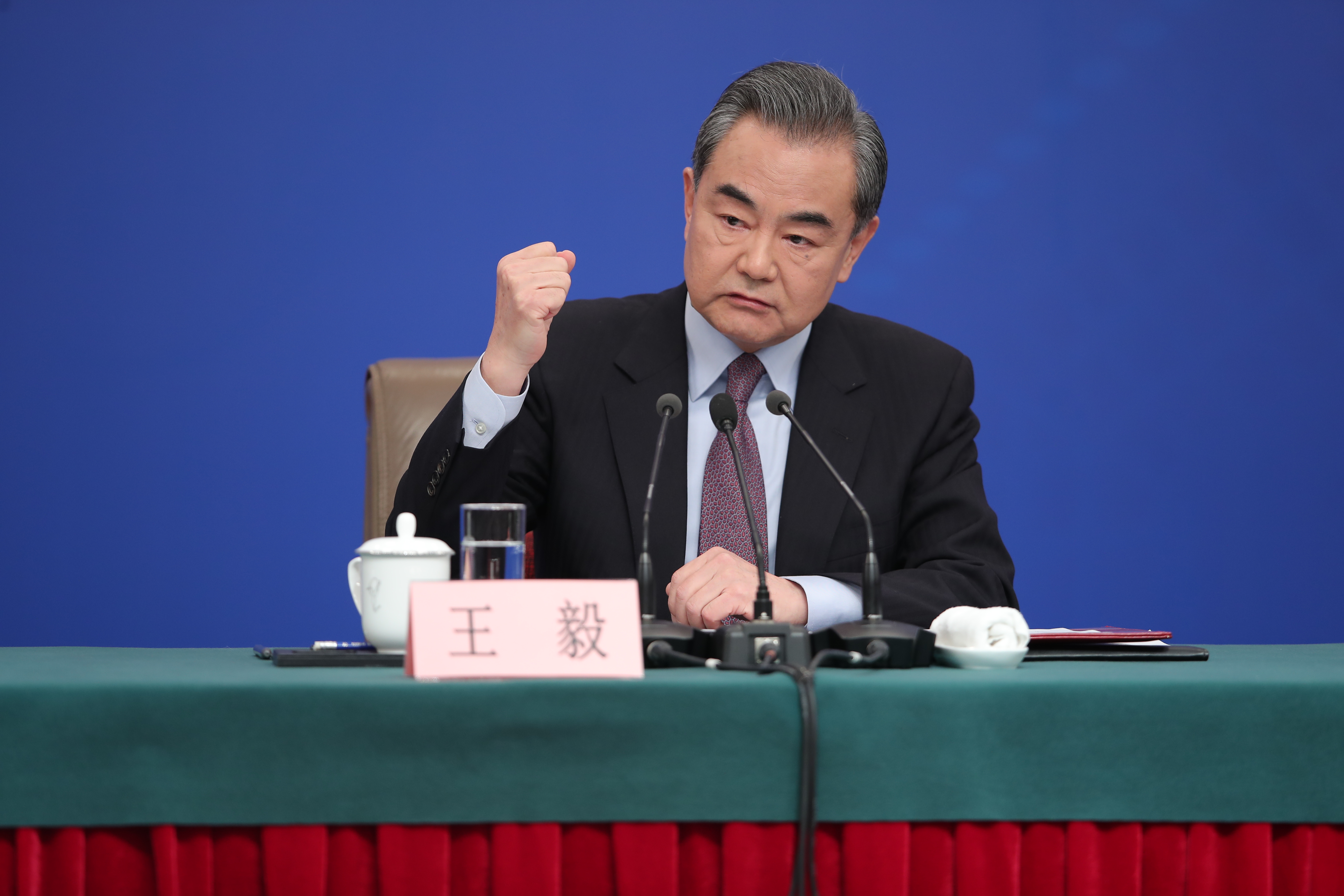 谢莲)3月8日上午,国务委员兼外交部长王毅就中国外交政策和对外关系