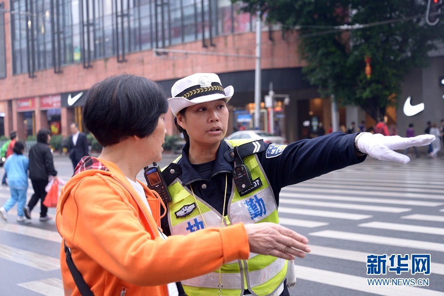 广州交警制服图片