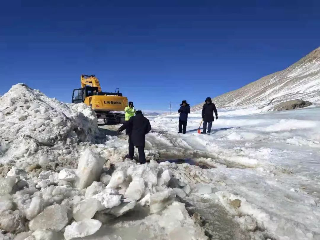 抗雪抢险保通 我们在行动_西藏