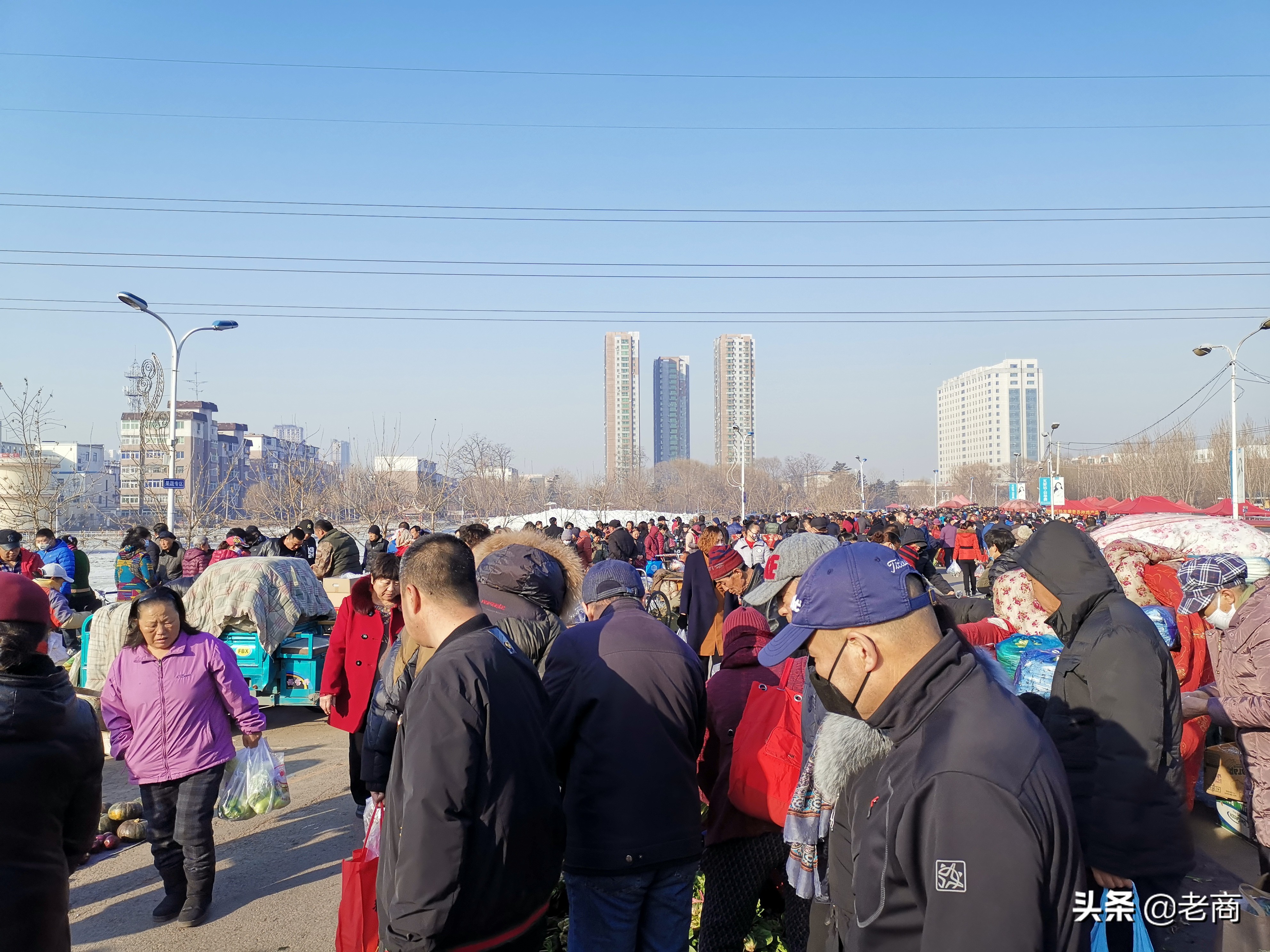 沈阳青年桥大早市族汉族咸菜峰会欢乐的山寨品集散地