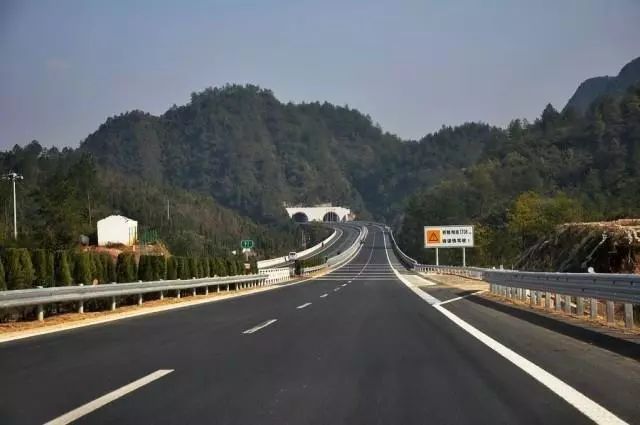 汝唐高速鲁山入口图片