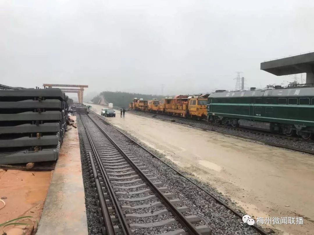 梅汕高铁最后一座隧道工程顺利贯通!铺轨神器将出动3个月可铺完全线