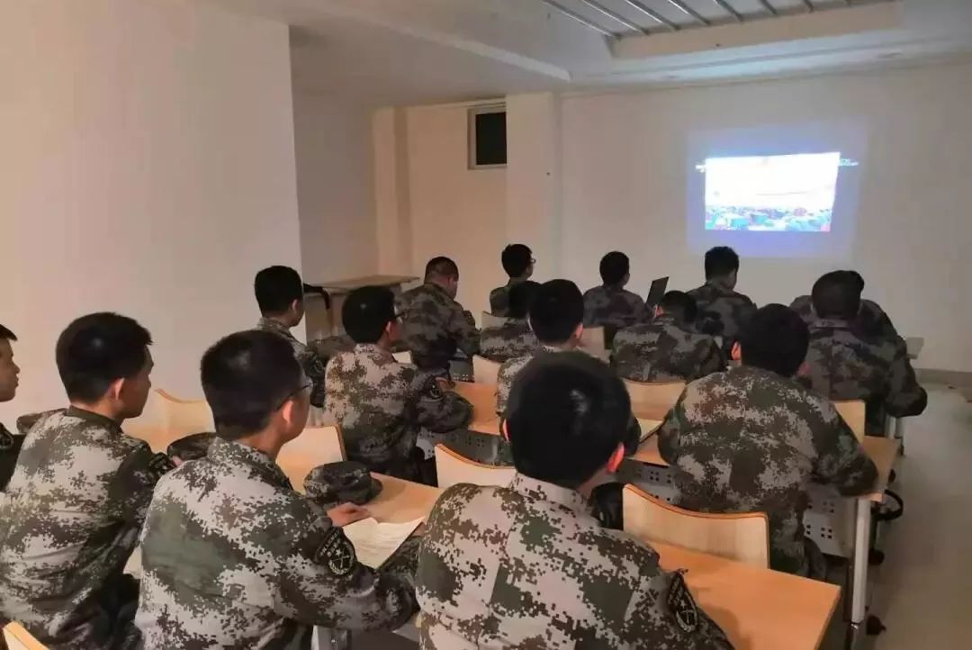 天大国防生学习领会两会精神争做新时代革命军人