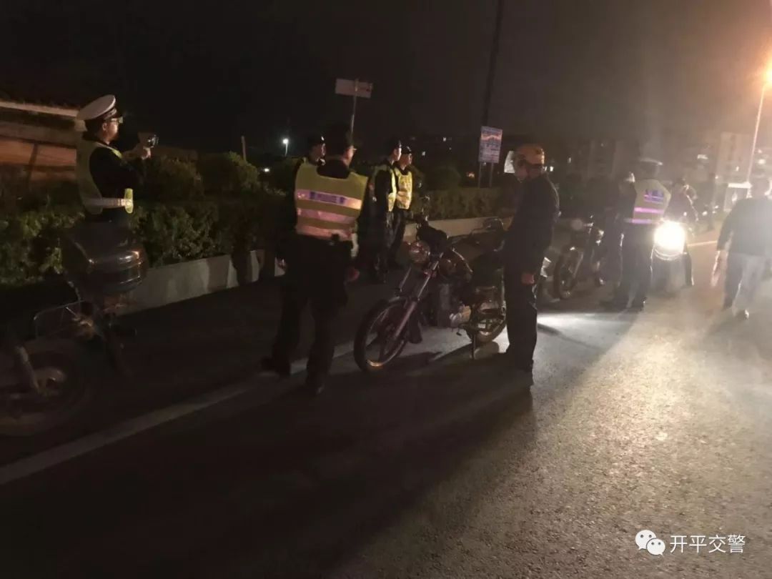 開平這幾隻醉貓以為下雨沒交警查車?結果呵呵了.