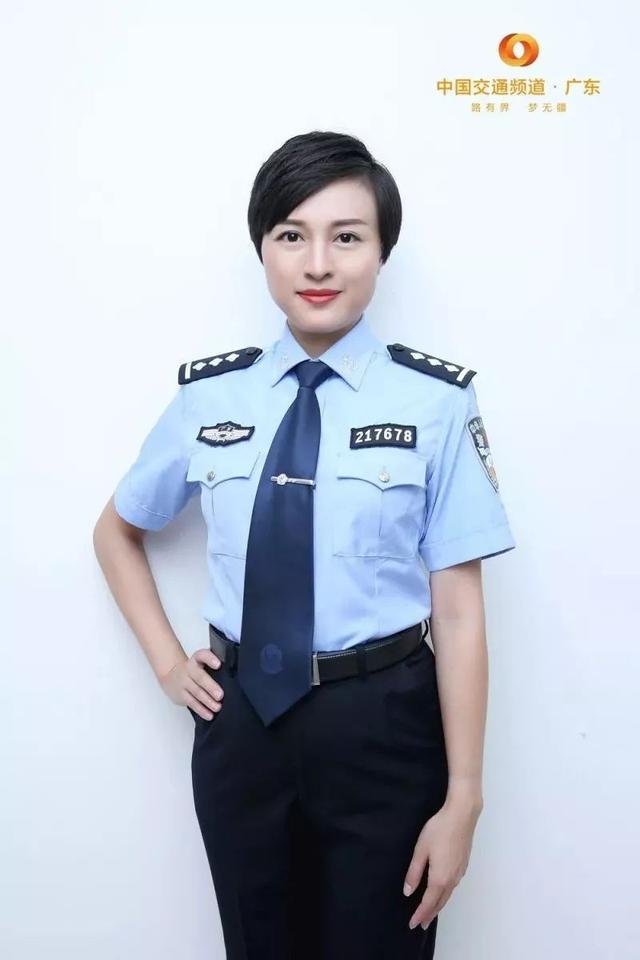 中国女交警服装图片