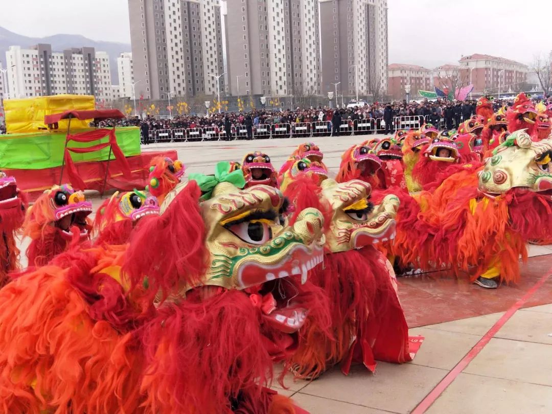 青海年醉海东舞龙高跷高抬河湟大社火来啦最全高清大图点起来