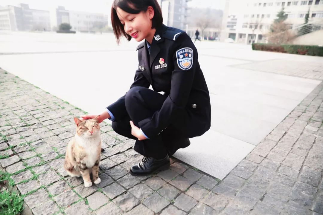 这所警校的女生,真美!