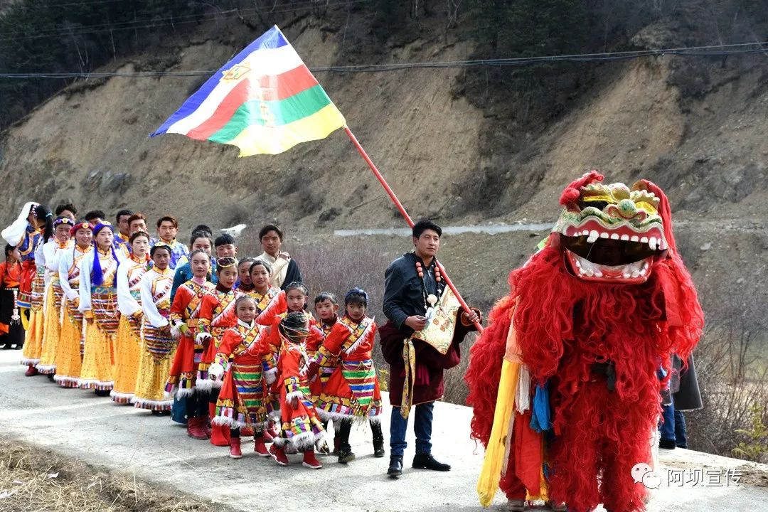 六寨女王山神节从安羌乡六寨女王山神节里话小康