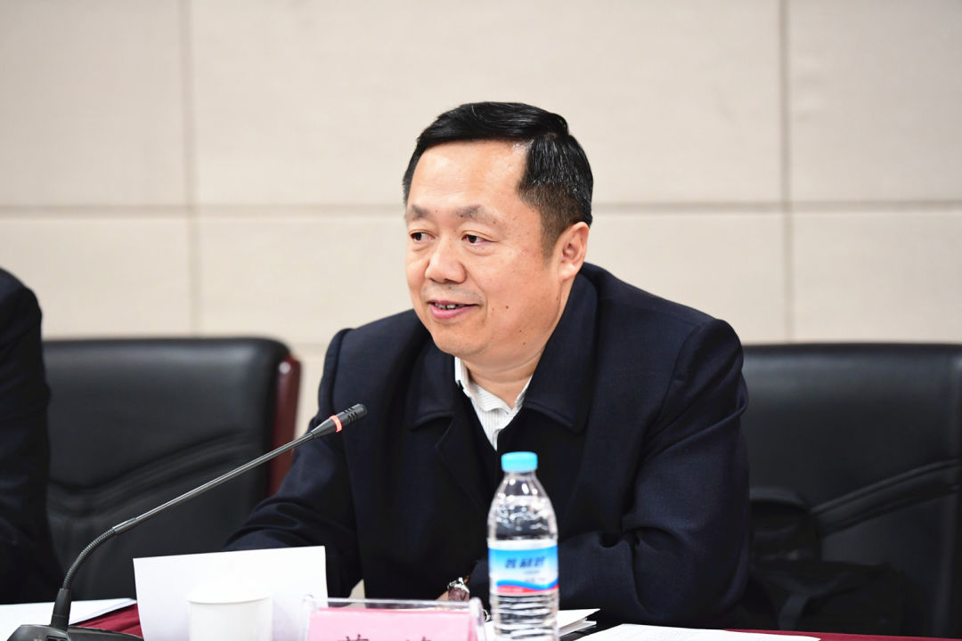 集团公司副总经理薛峰提出三点要求:一是捋清安全,质量,进度之间的