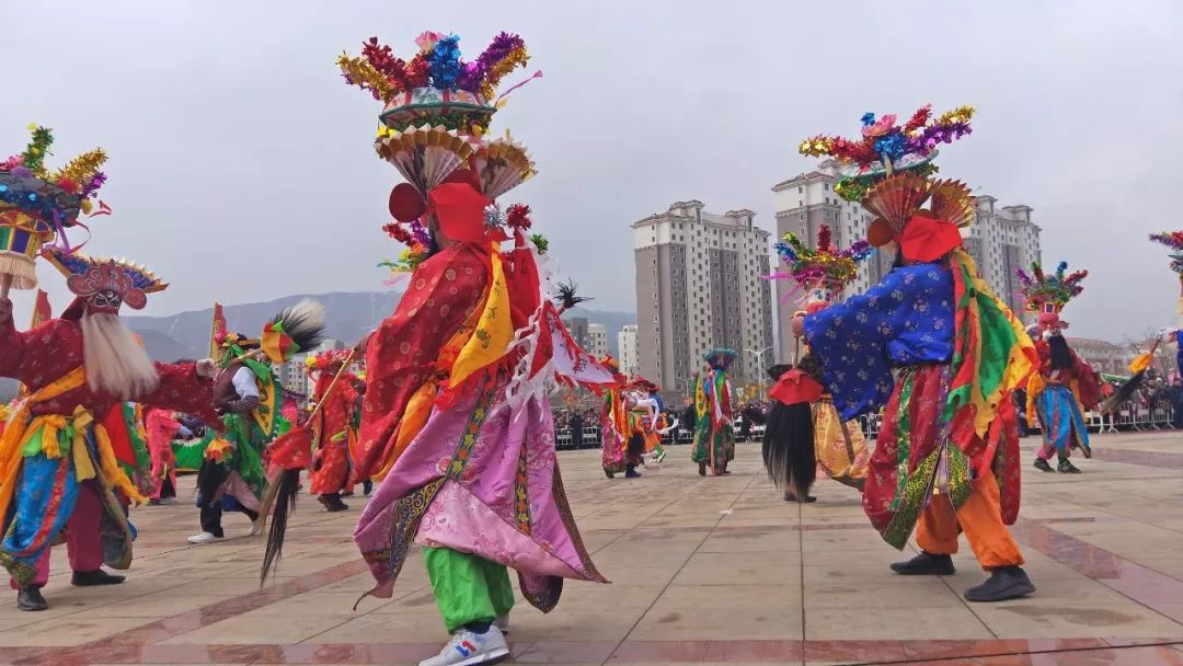 青海年醉海东舞龙高跷高抬河湟大社火来啦最全高清大图点起来