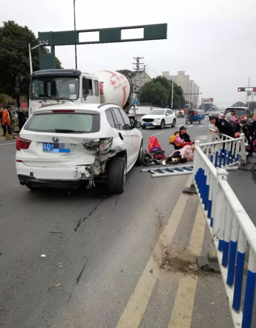 江苏常州最新车祸图片