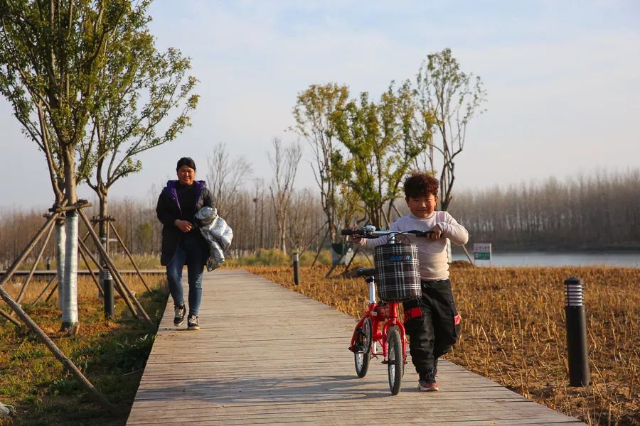 位于东城沙颍河北岸,颍河路桥东侧,徐寨大桥西侧.全长2.