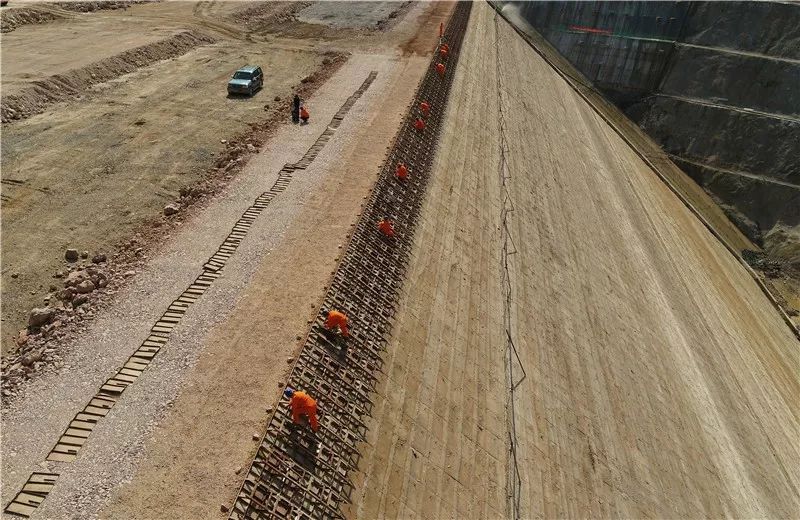 据悉,截至3月9日,青山冲水库已完成4亿元投资,完成上游围堰施工,灌浆
