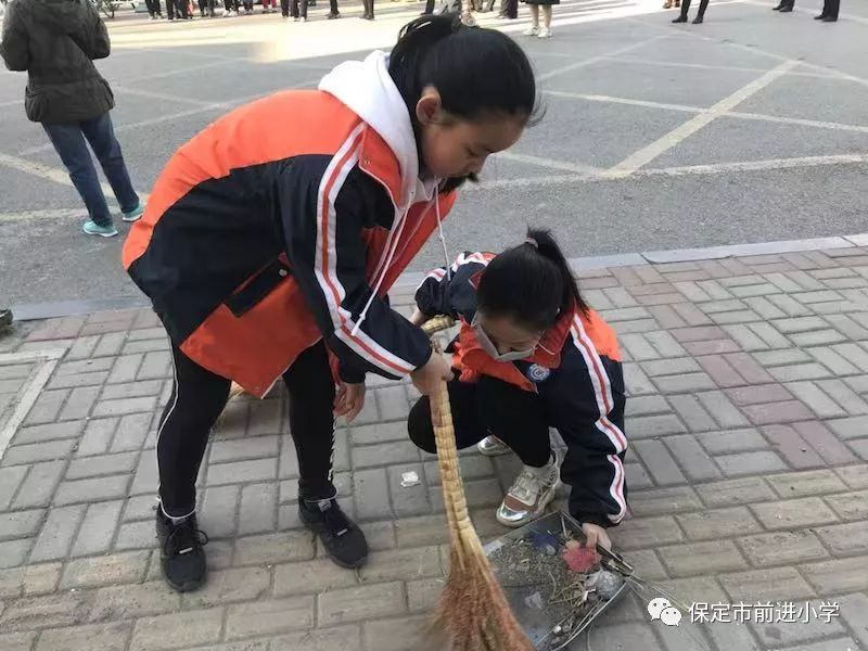 校园新闻争做身边的小雷锋前进小学开展学雷锋主题活动