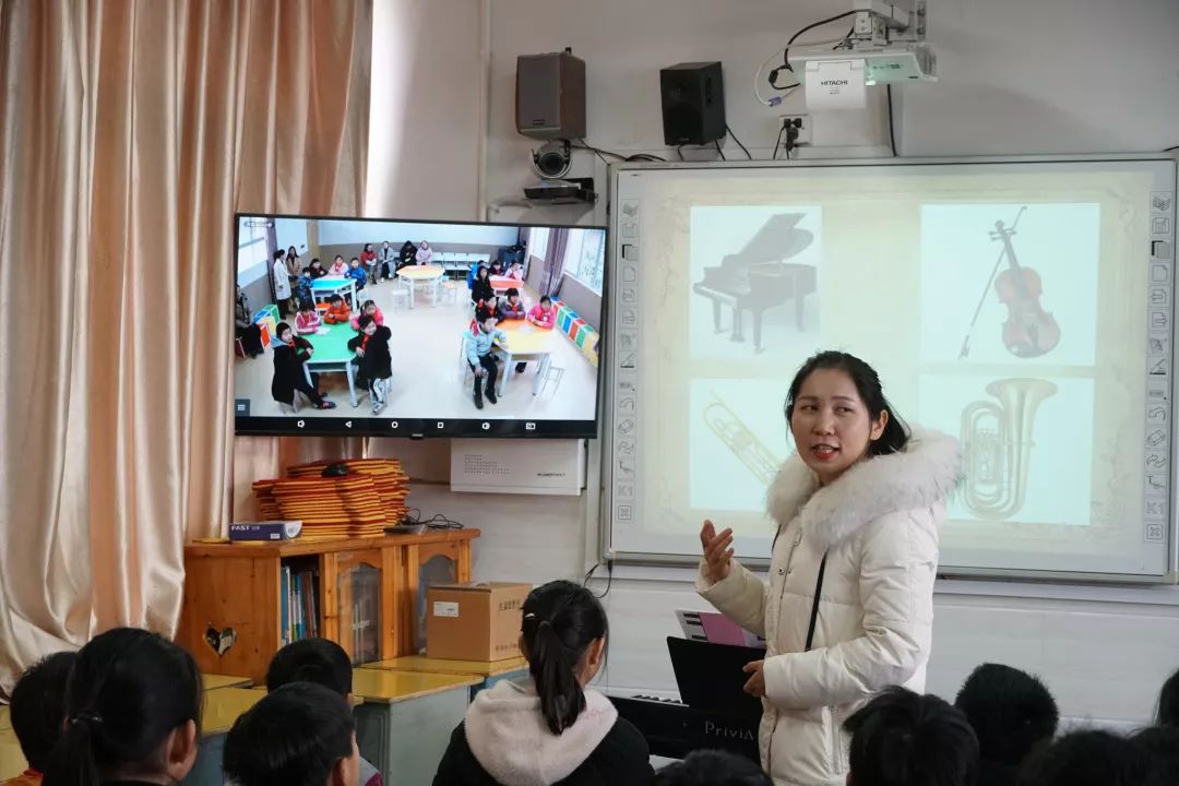 新鲜实验小学上课远在齐溪小学的学生可以同步听课互动