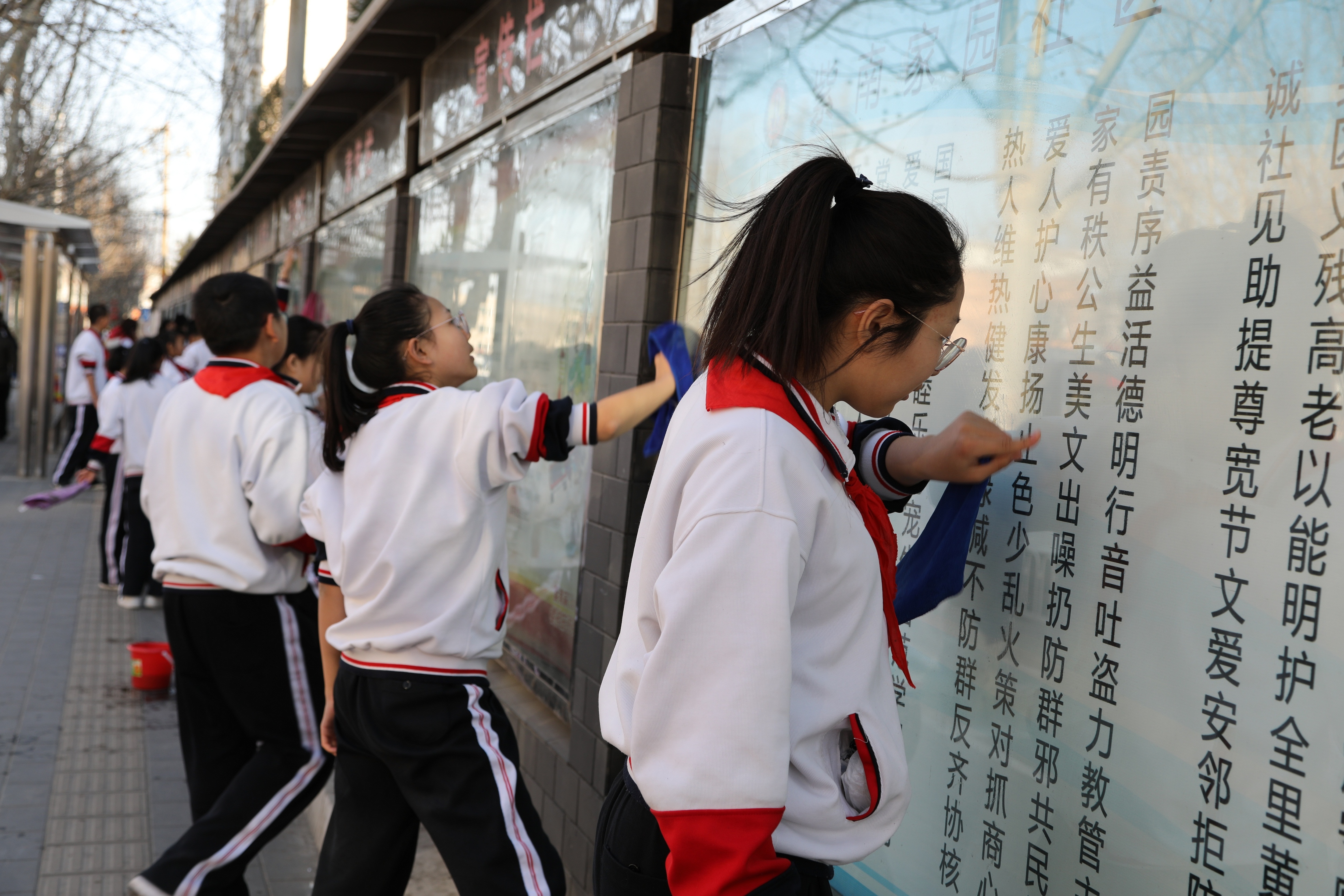 陈经纶中学崇实分校开展爱在三月学雷锋志愿服务暖人心学雷锋活动