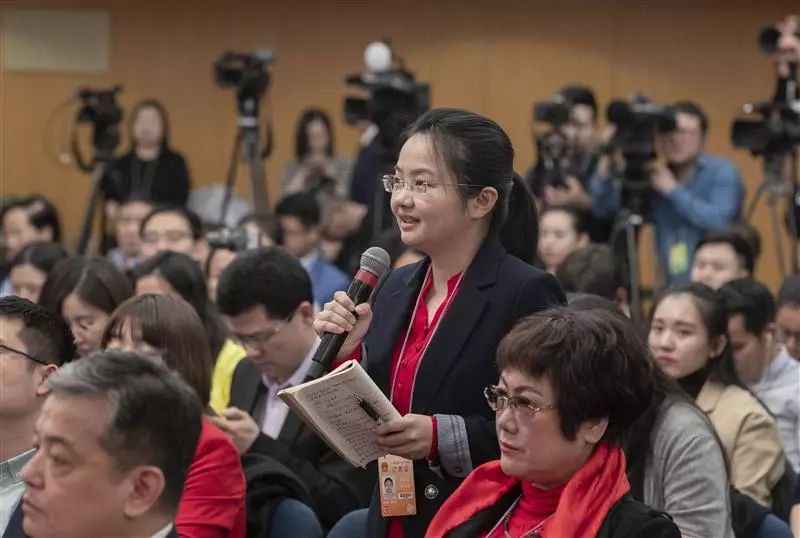 刚刚湖北日报记者陈会君提问生态环境部部长