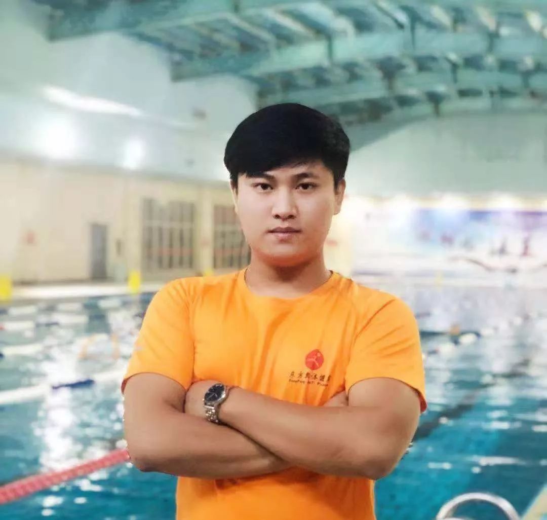 山东游泳队教练图片
