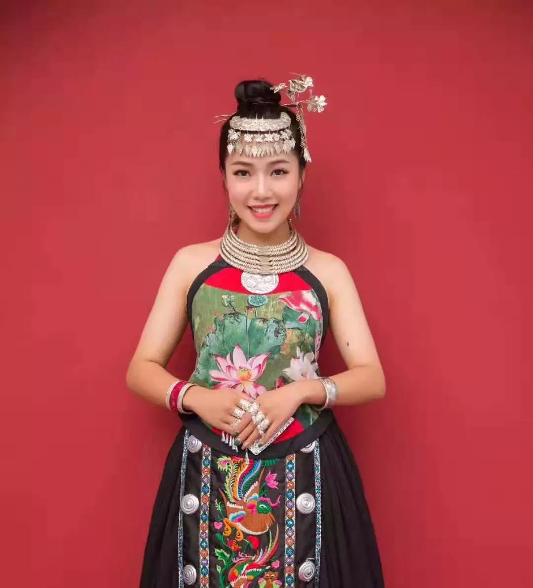 黔东南苗族原生态歌手阿蕾娥组合以梦为马破茧成蝶