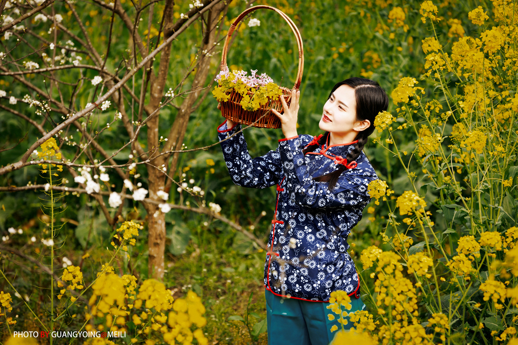 村里的小芳,爱情的故事