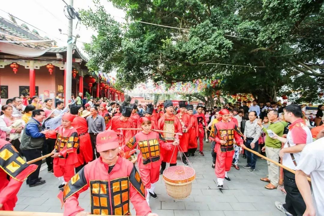 闹军坡咯海口冼夫人文化节今天热闹开幕有图为证