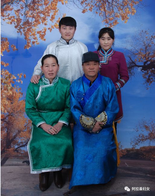 吉日格楞家庭图片