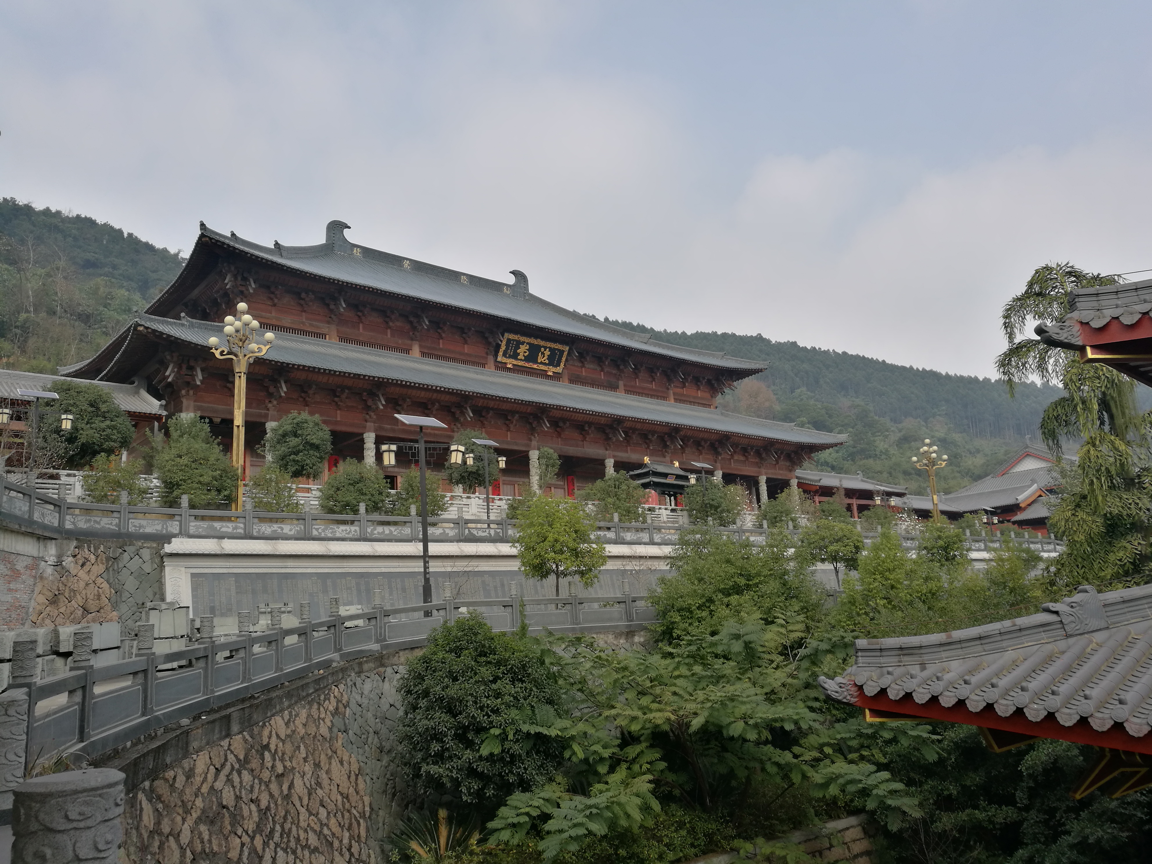 深圳东湖公园万佛禅寺图片