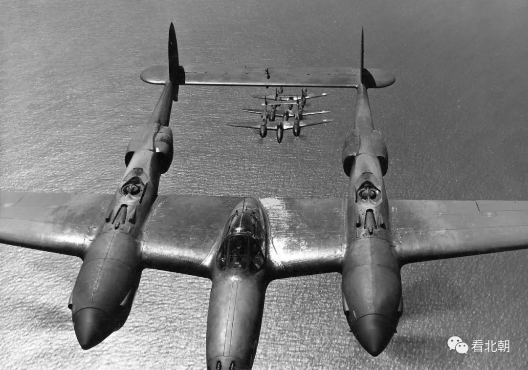 就是它干掉了山本五十六二战美国双身恶魔p38战机老照片