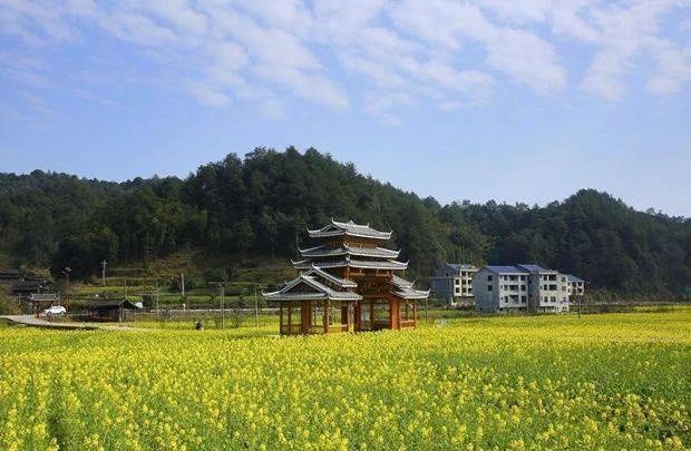 一早起来 迎接祁东的是久违的蓝天和暖阳 祁东战国属楚国庞邑