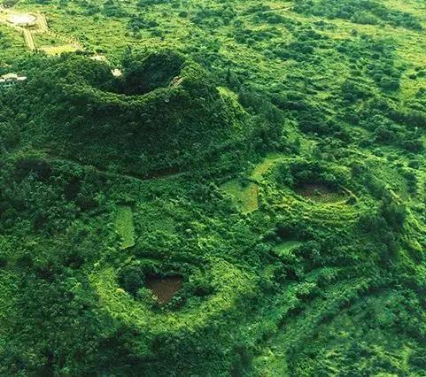 玛珥火山图片