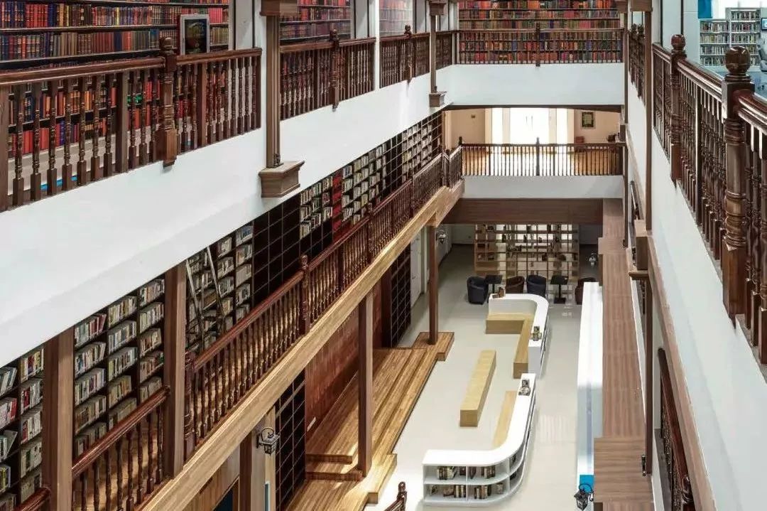 盐田区图书馆是智慧型海洋文献特色图书馆,集数字化,特色化,智慧化