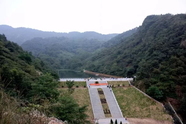 ▼信陽平橋區震雷山風景區虛線為網絡配圖3月12日,網友a先生向小編報