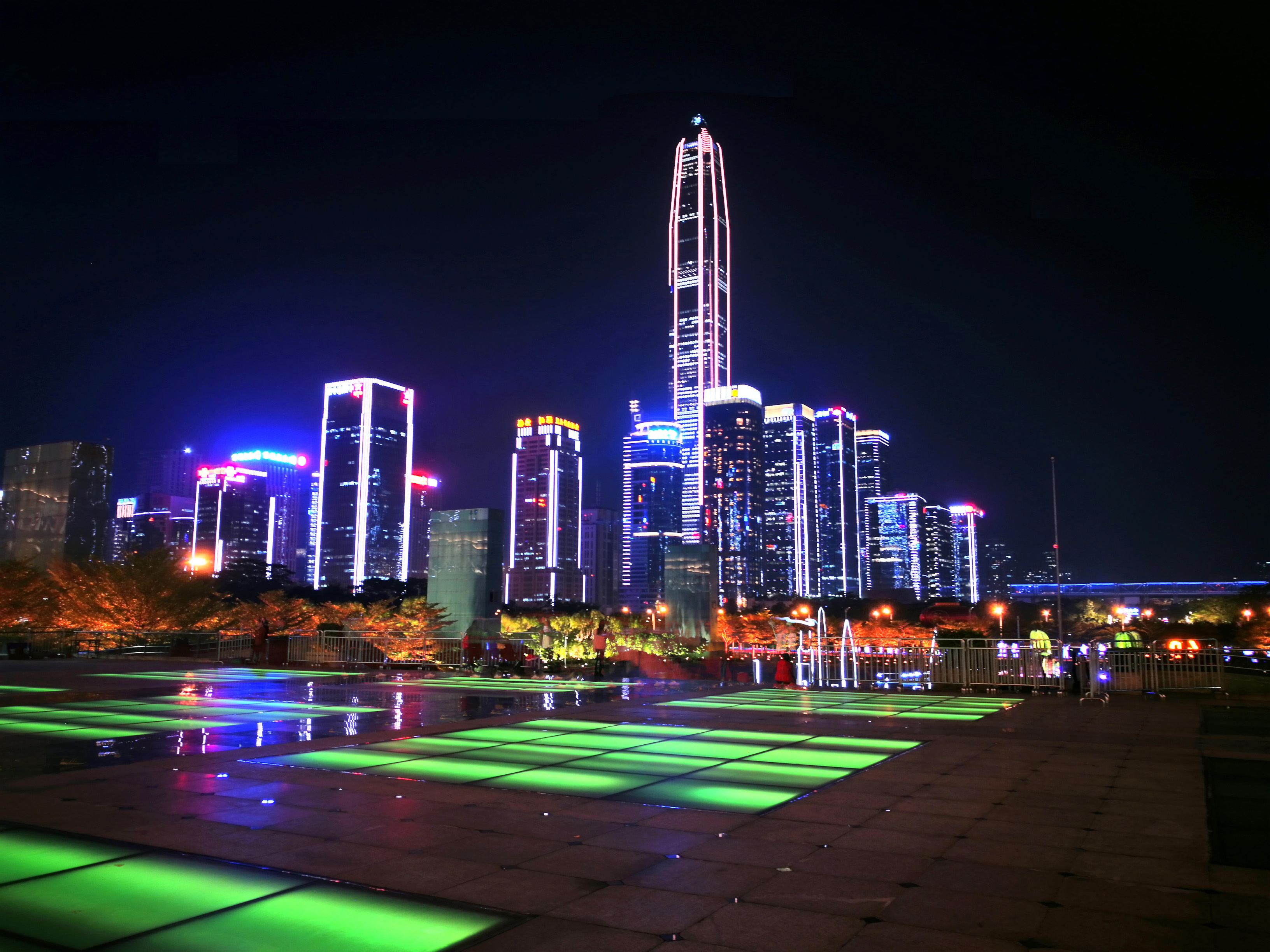 深圳市民广场夜景绚丽多彩美极了