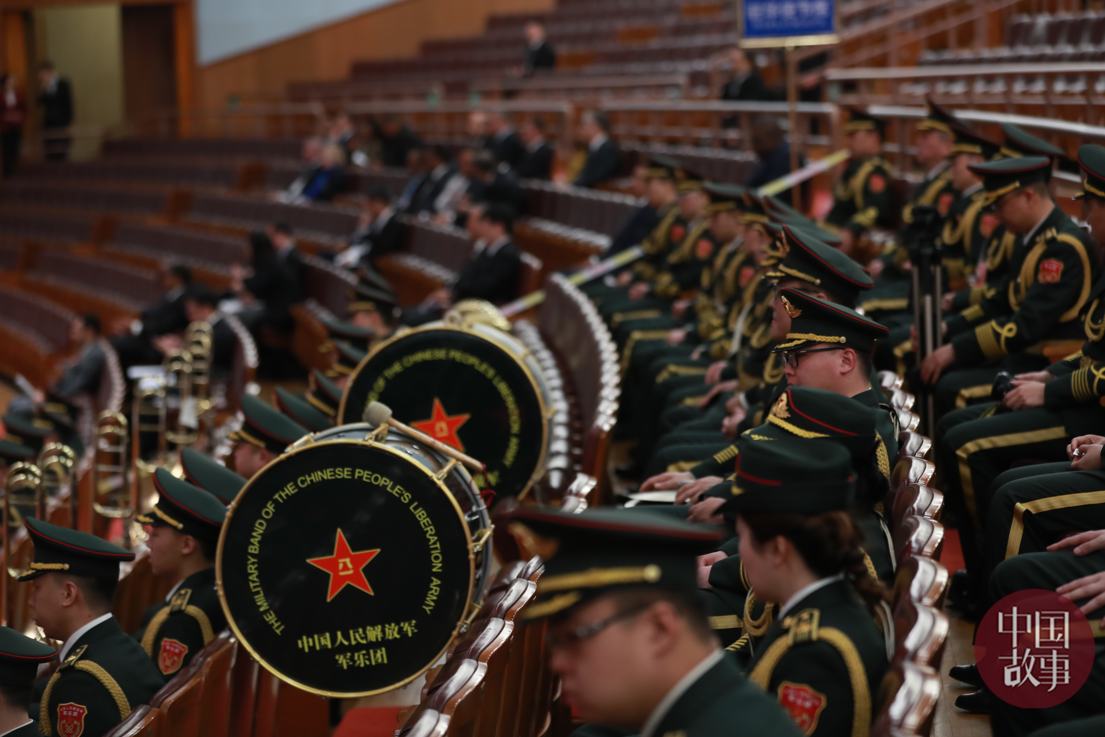 中國人民解放軍軍樂團奏國歌.