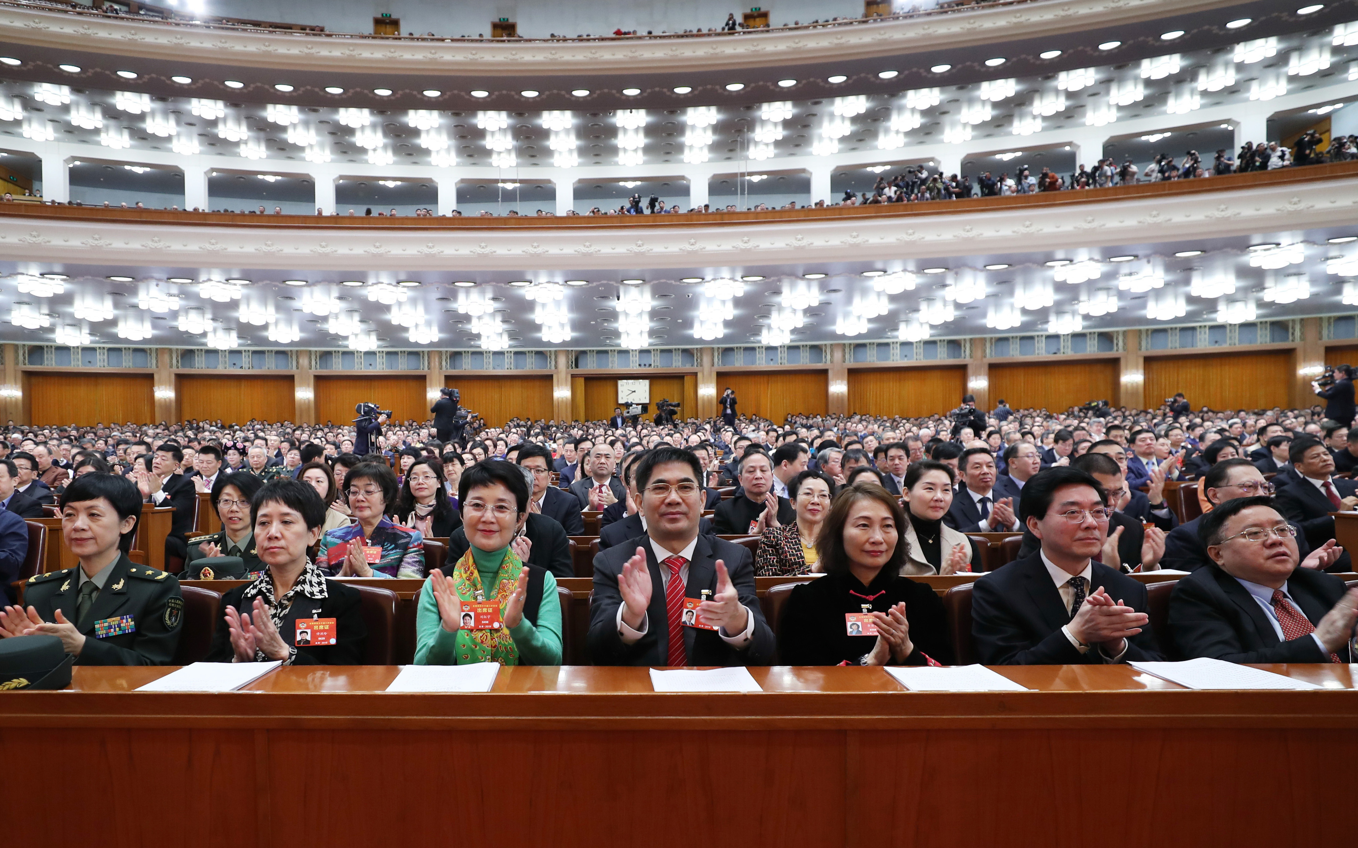 全国政协十三届二次会议闭幕