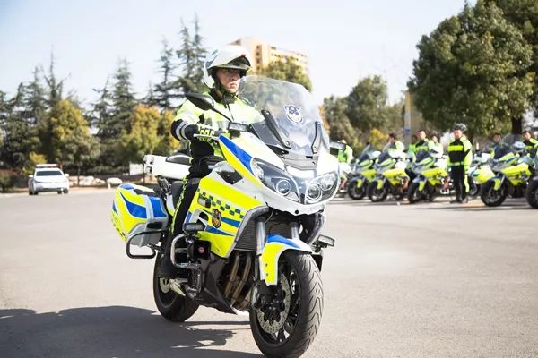 贝纳利600警用图片