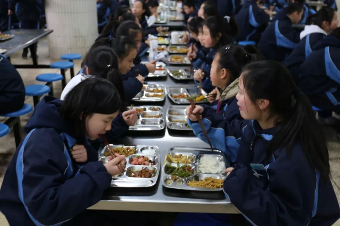 长郡湘府中学食堂图片