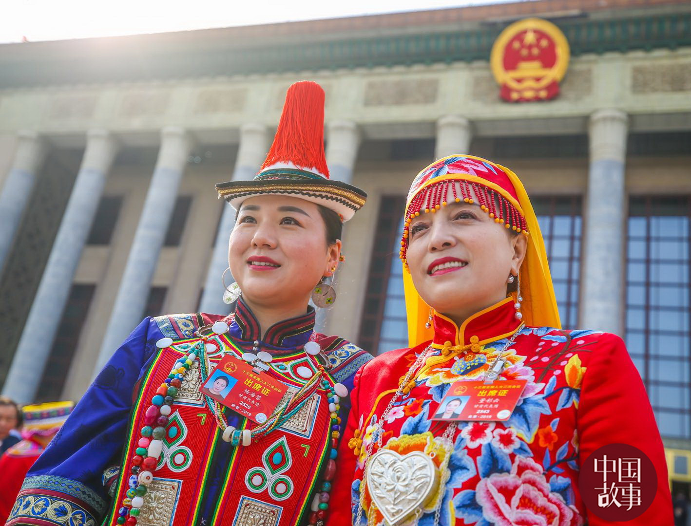 2019年两会:政协会议正式闭幕 少数民族委员合影留念民族服饰醒目