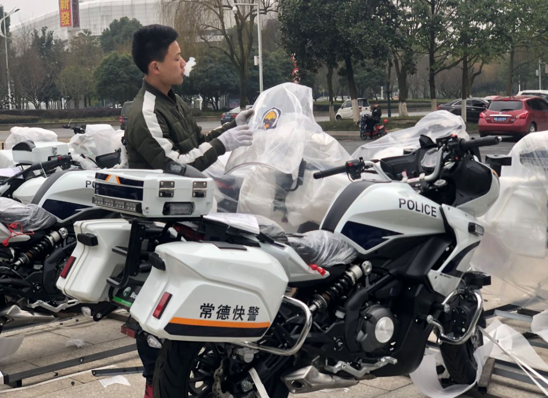 钱江贝纳利警用摩托车图片