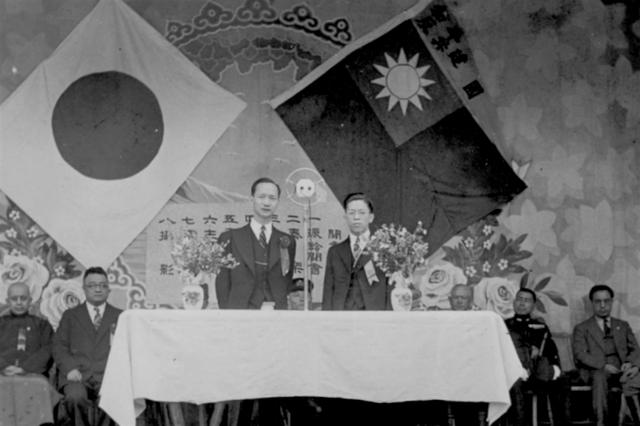 【汪伪官员】汪伪政权采用青天白日满地红旗作为国旗,1943年2月5日之