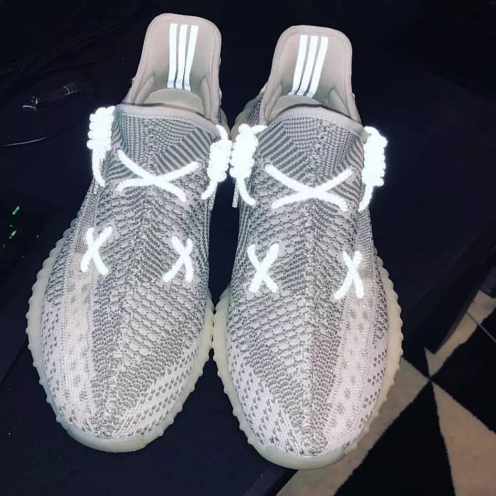 yeezy最近爆火的kaws鞋带怎么系今天教你两分钟搞定