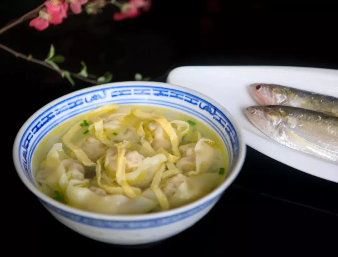 刀鱼馄饨清蒸,能极大程度地保留刀鱼的原汁原味.