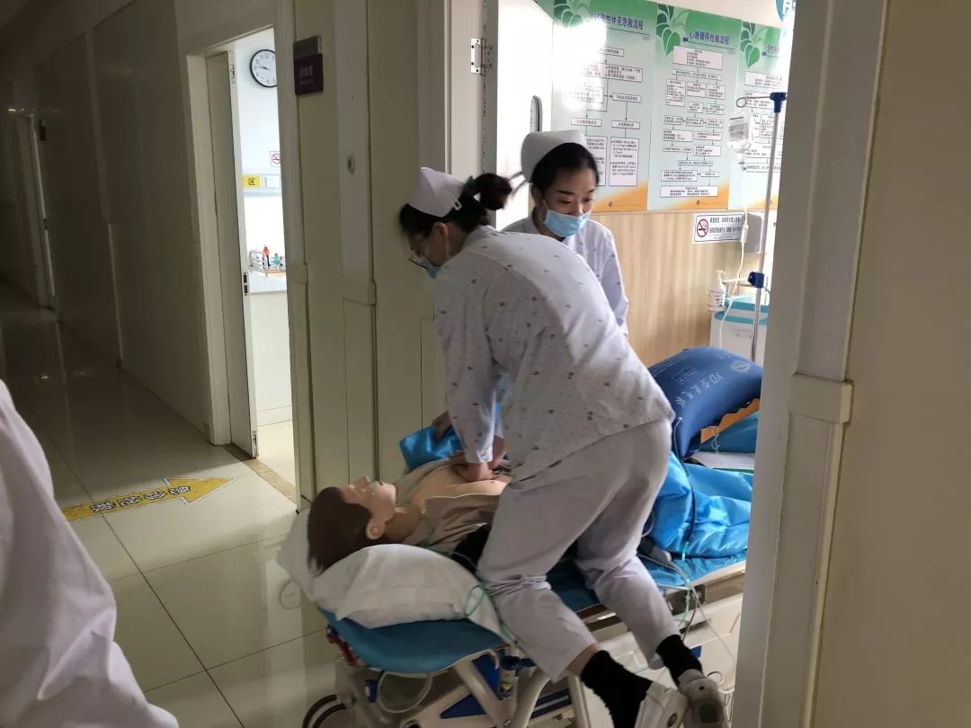 惠山三院急诊科成功抢救一名猝死患者