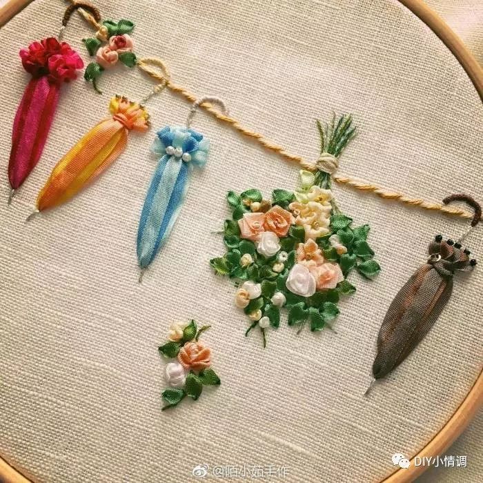 刺繡絲帶繡纏繞平伏直針跡繡法可用於刺繡花乾枝條