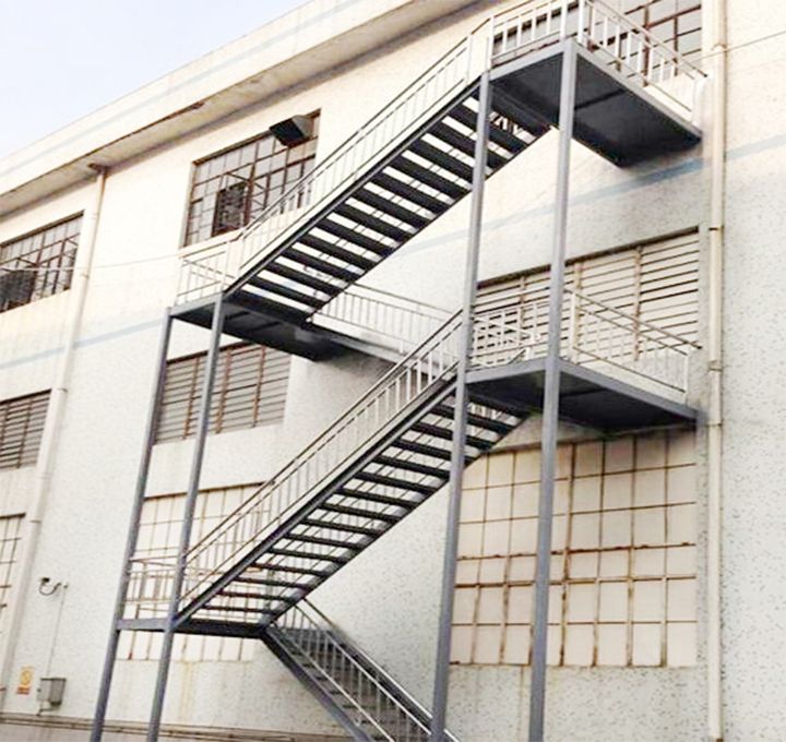 建造户外钢结构楼梯,为工厂员工生命通道的加固助力