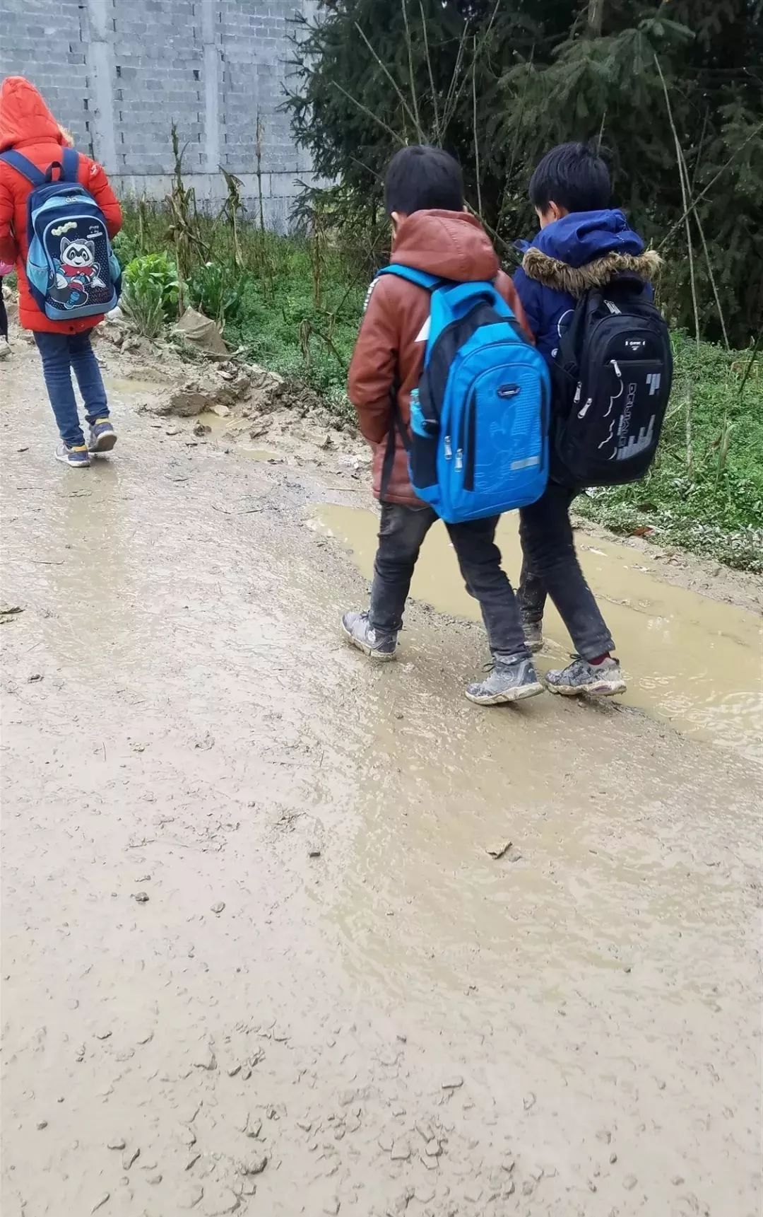 有改变,无论前方道路是什么样,完全阻止不了他们前进的梦想,虽然上学