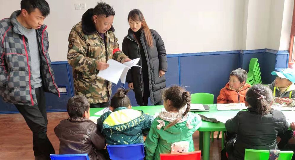 同普鄉小學負責人走訪鄉幼兒園指導新學期工作