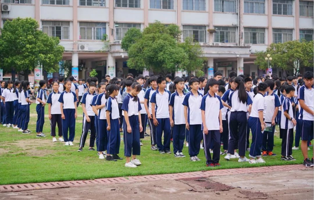 浸潭一中回澜中学清新区第三中学何黄玉湘中学不讲不知道,其实外国的