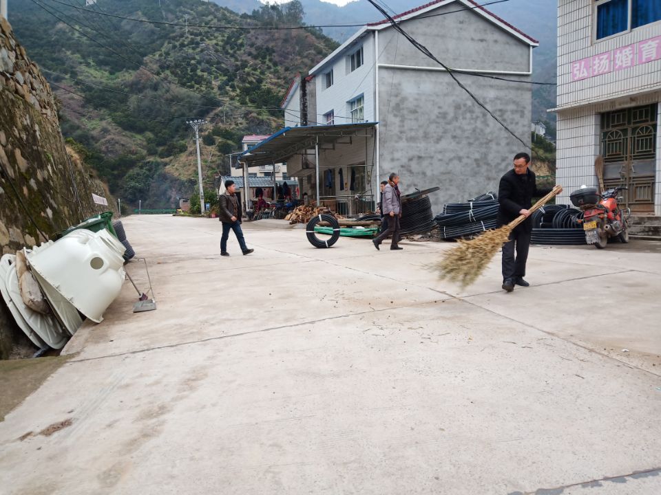 图丨各村开展村庄清洁行动泄滩乡累计出动清洁人员1200人次,车辆100余